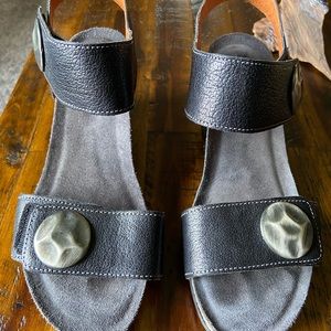 Taos Carousel 3 Black Wedge Sandals